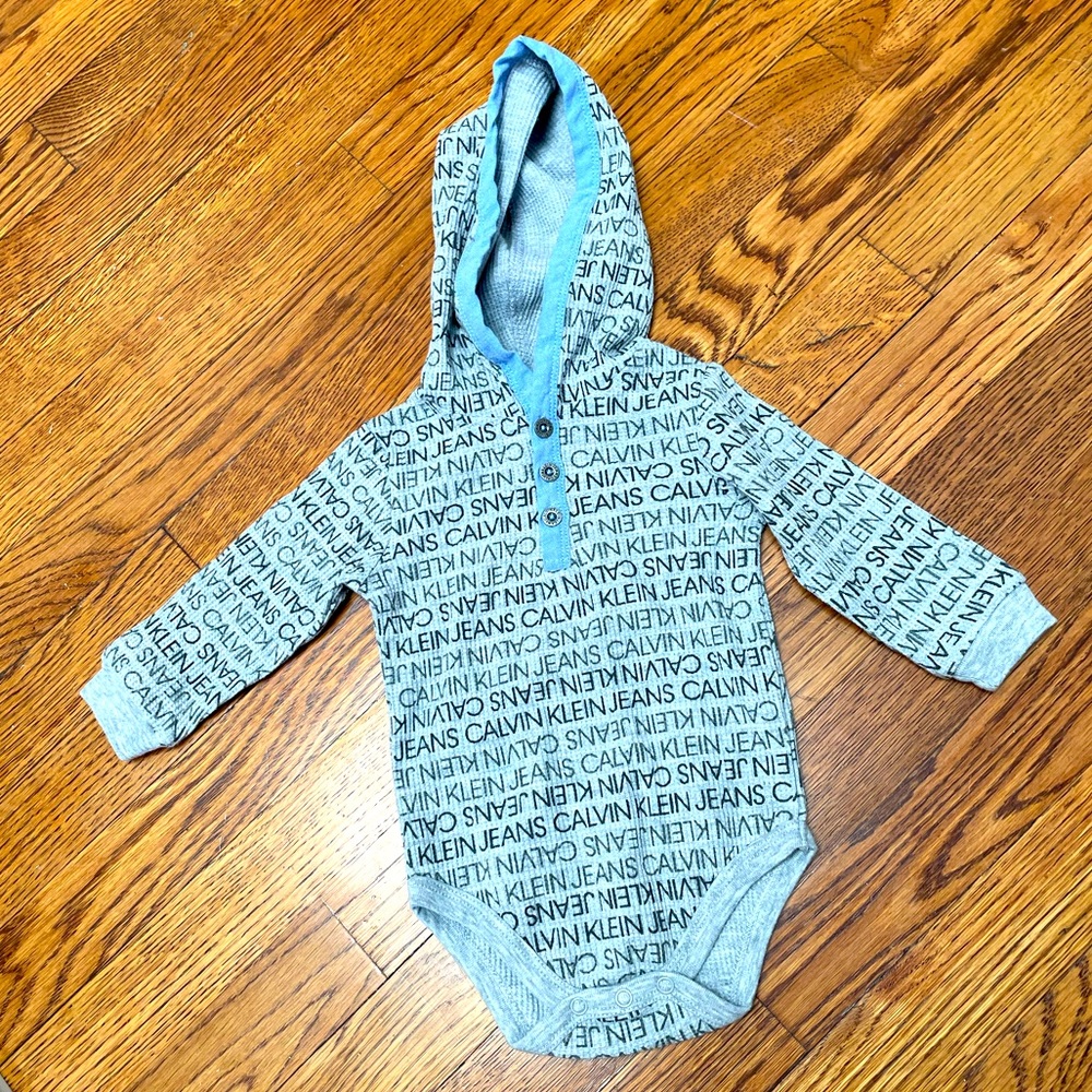 Calvin Klein 6-9M Hooded Onesie